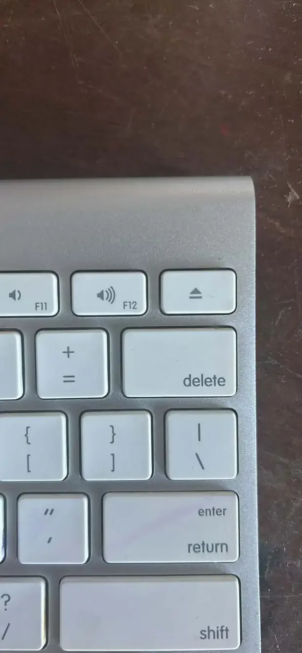 Apple Wireless Bluetooth Keyboard Model A1314